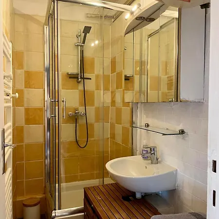 In 10th Appartement